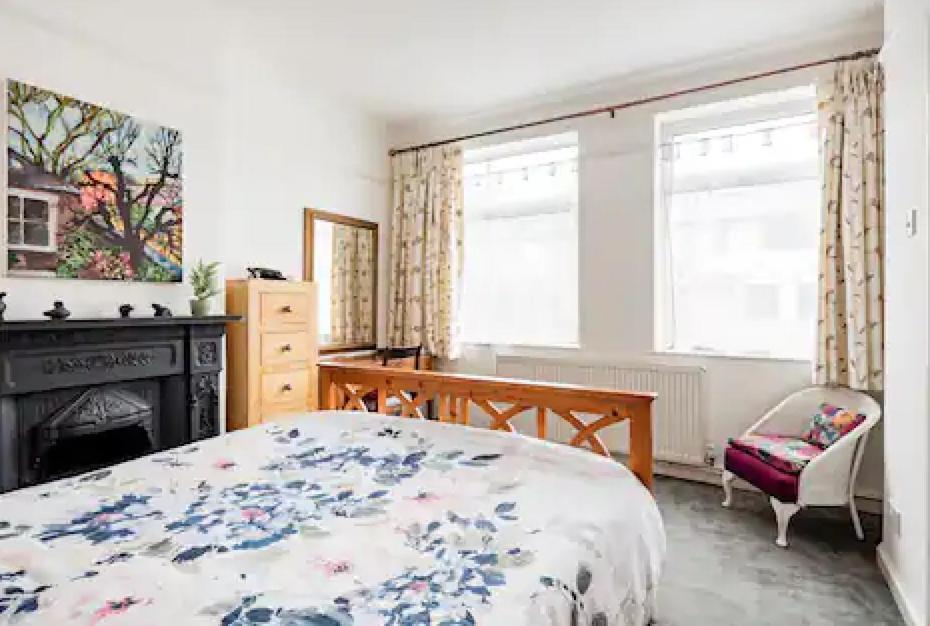 Lovely Three Bedroomed House, Parking 2 Cars London Exteriör bild