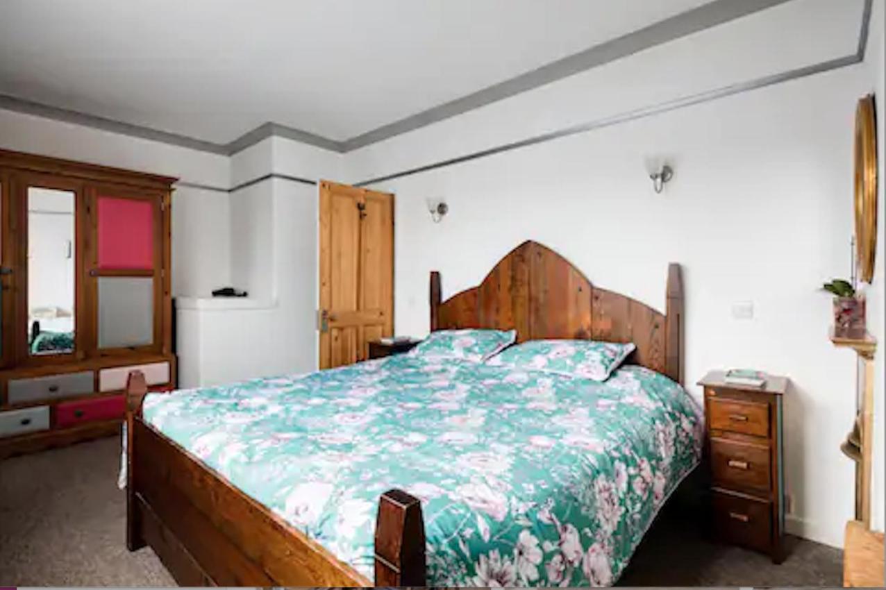 Lovely Three Bedroomed House, Parking 2 Cars London Exteriör bild