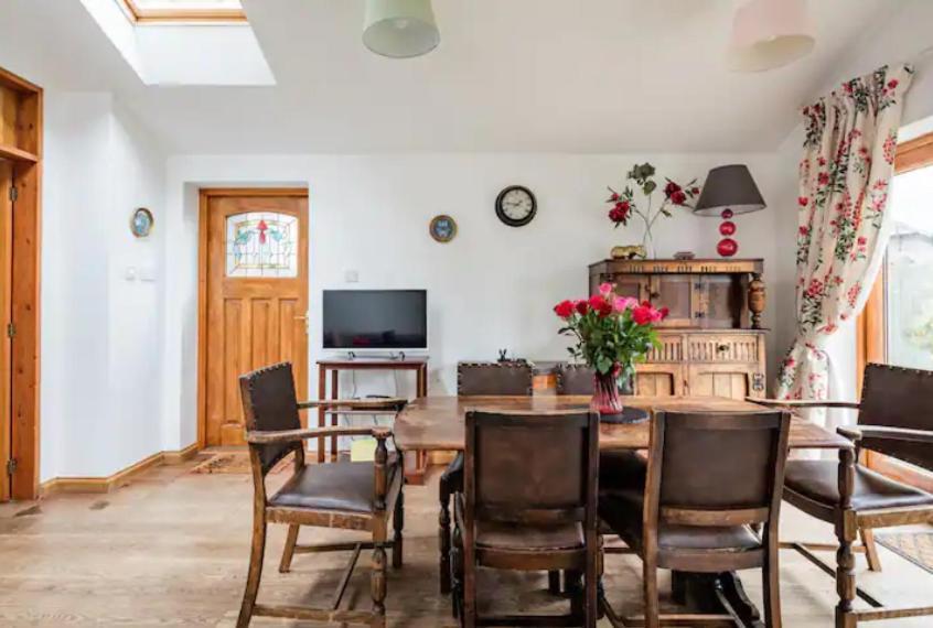 Lovely Three Bedroomed House, Parking 2 Cars London Exteriör bild