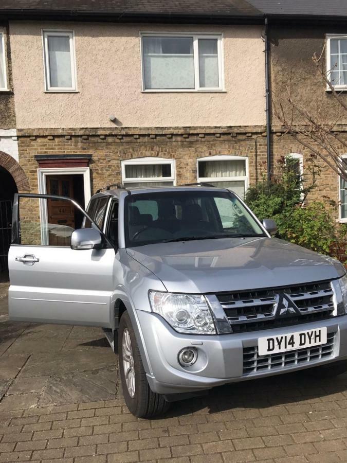 Lovely Three Bedroomed House, Parking 2 Cars London Exteriör bild