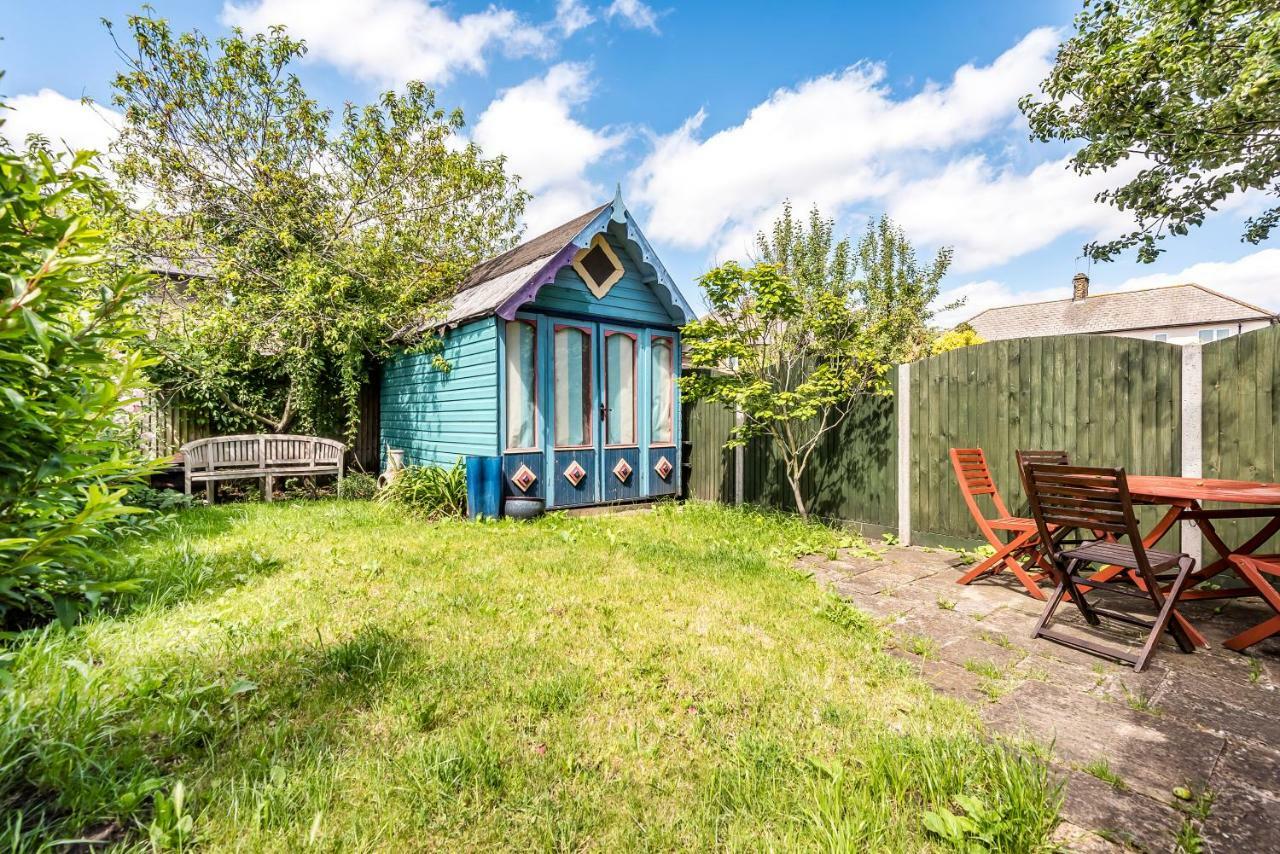 Lovely Three Bedroomed House, Parking 2 Cars London Exteriör bild